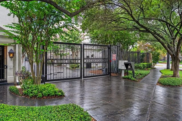 118 Oak Place Drive, Houston
