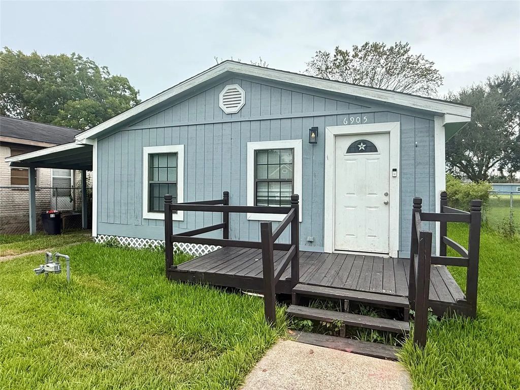 6905 Speaker Street, Hitchcock