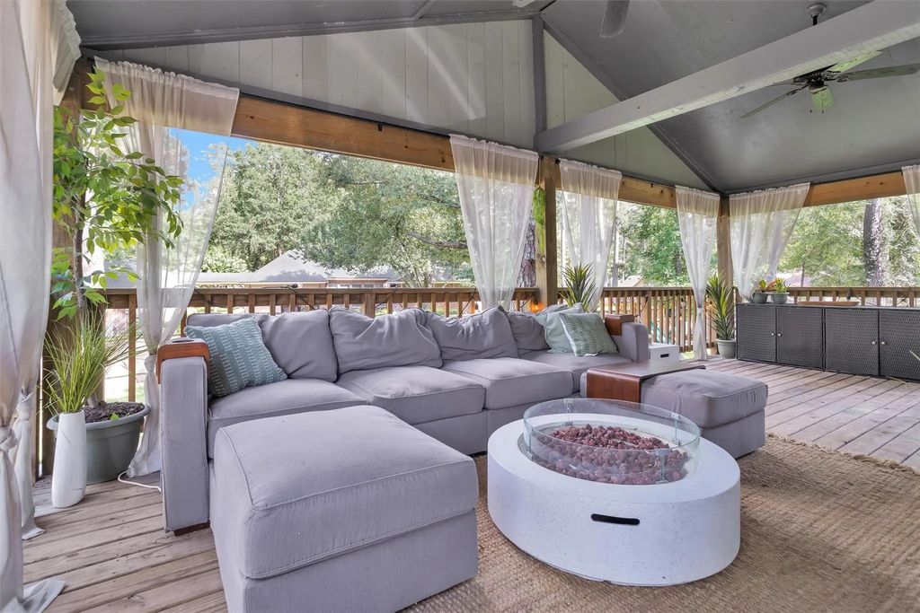 15498 Carmel Drive, Willis