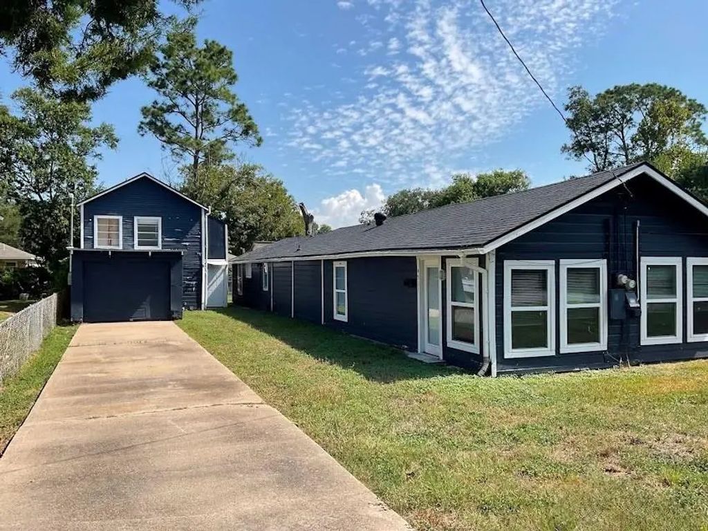 4711 3rd Street, Bacliff