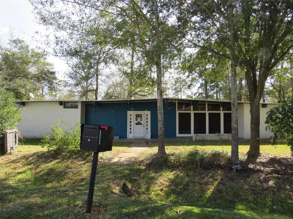 1505 Oak Ridge Drive, Dickinson