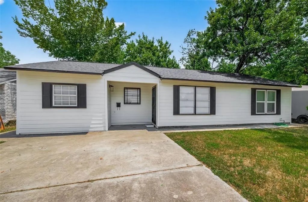 7023 Crestmont Street, Houston