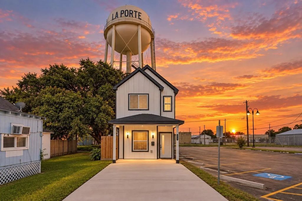 116 S 3rd Street, La Porte