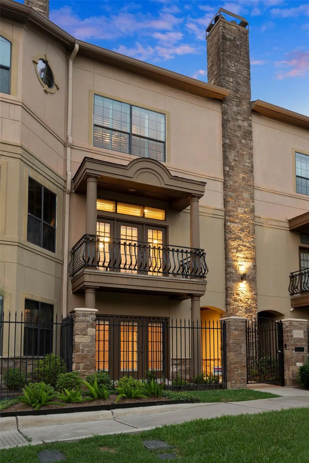 2403 Commonwealth Street, Houston