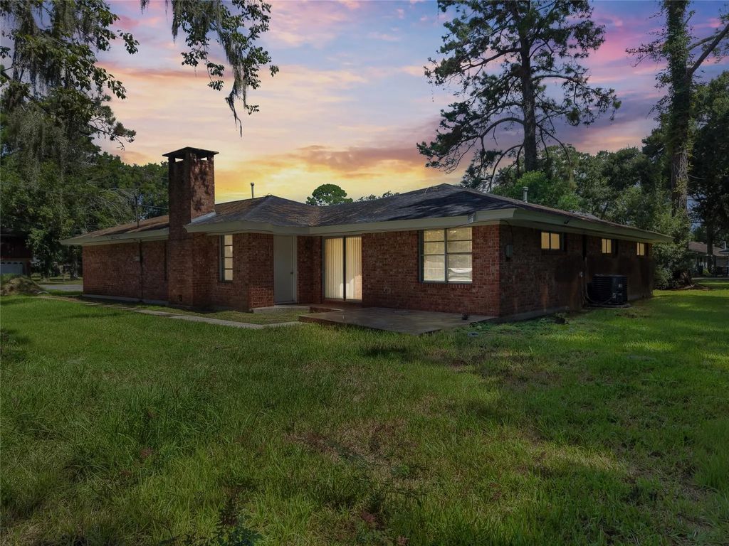 1102 Avenue C, Sweeny
