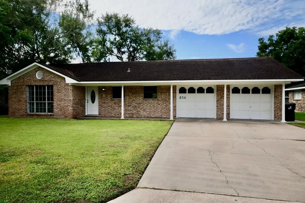 826 Walger Avenue, Rosenberg