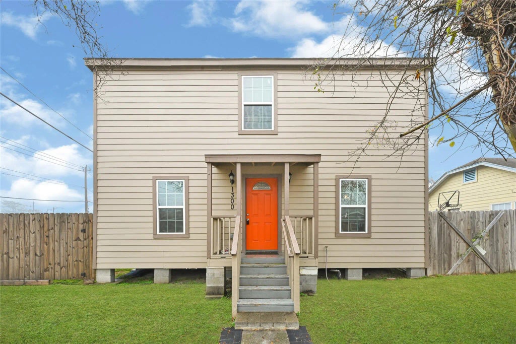 1300 Cypress Street, Baytown