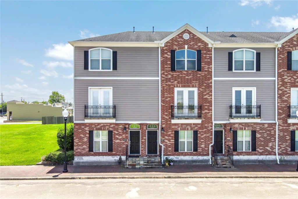 620 Cathedral Square, Beaumont