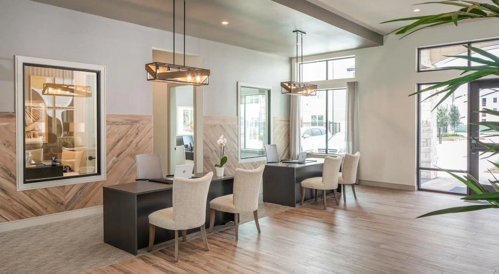 12111 Main Street 14201, Houston