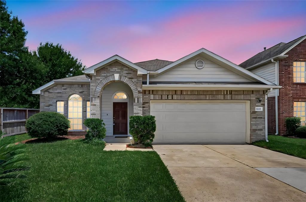 10511 Whisper Bluff Drive, Humble