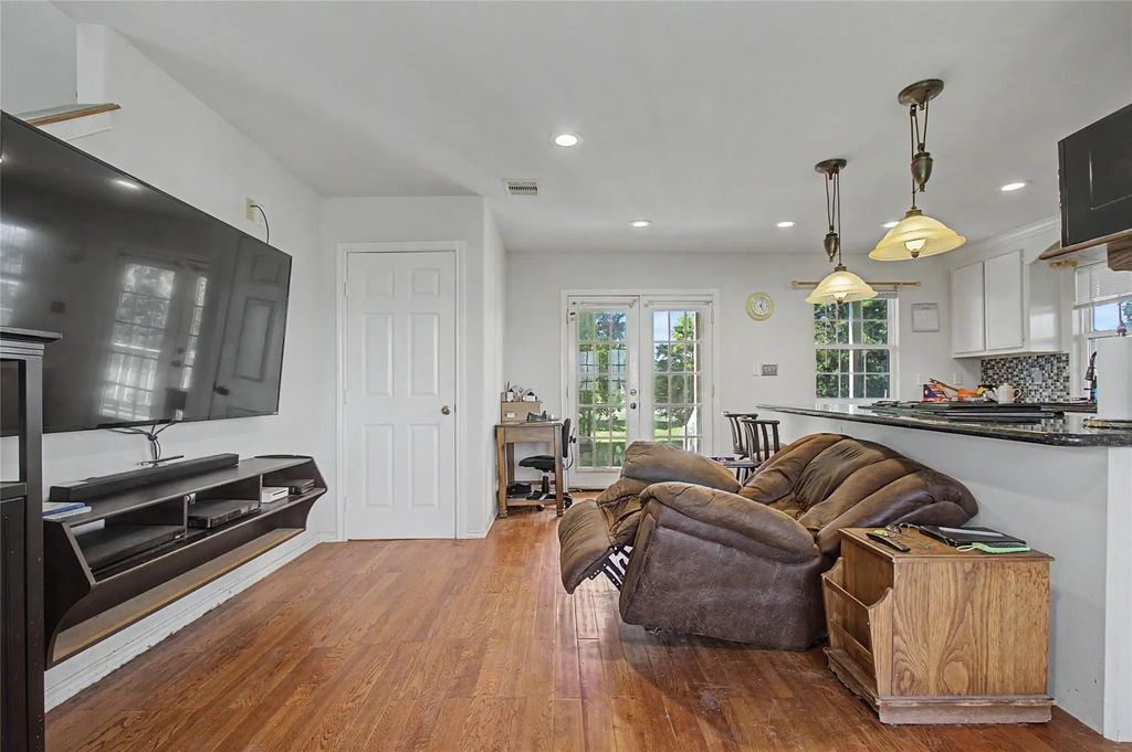 4201 Lawrence Road, Beach City