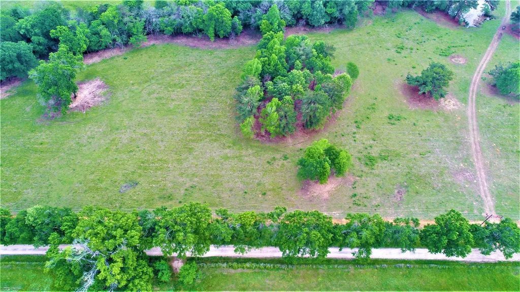 749 County Road 4110, Crockett