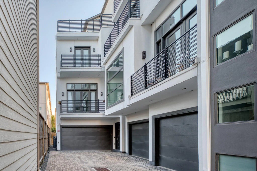 5521 Kiam Street, Houston