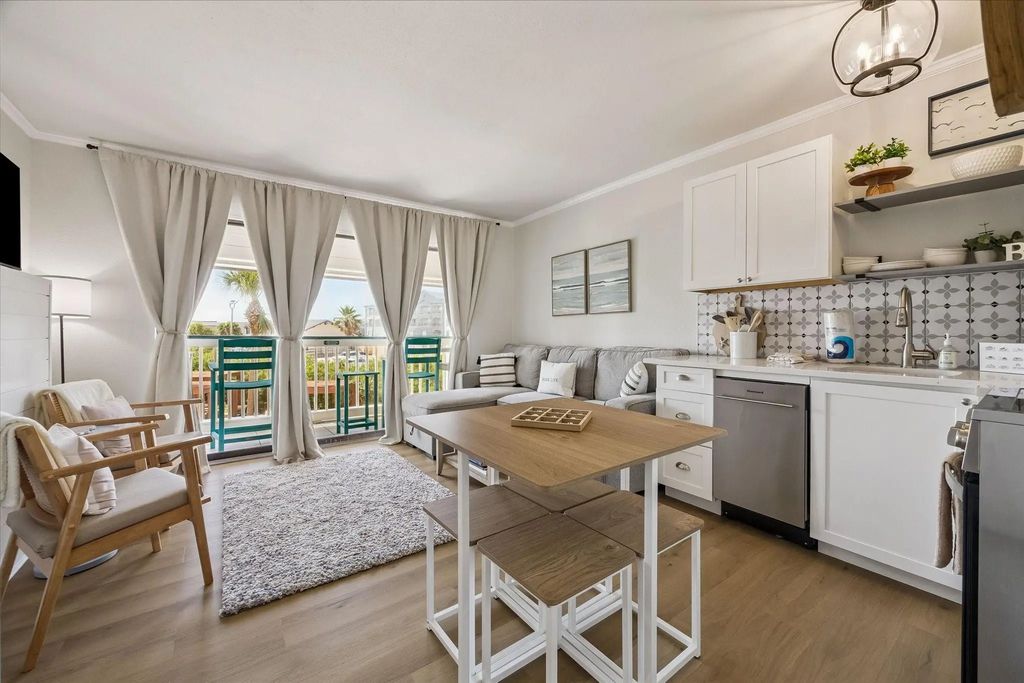 6102 Seawall Boulevard 190, Galveston