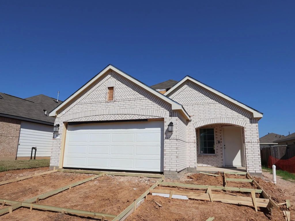 527 Flower Reed Court, Magnolia