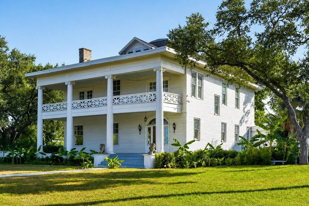 1309 N Adams Street, Beeville