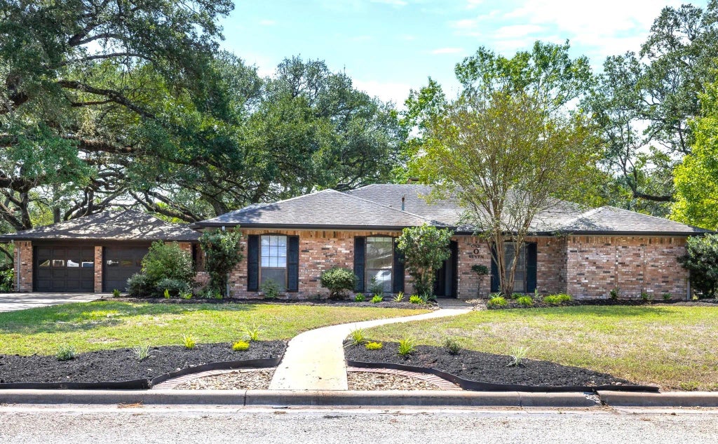 107 Memorial Lane, Columbus