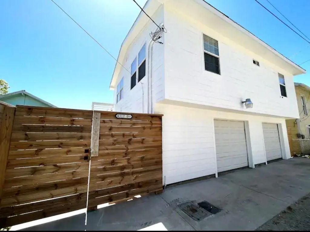 4312 Ave O 1/2 2, Galveston
