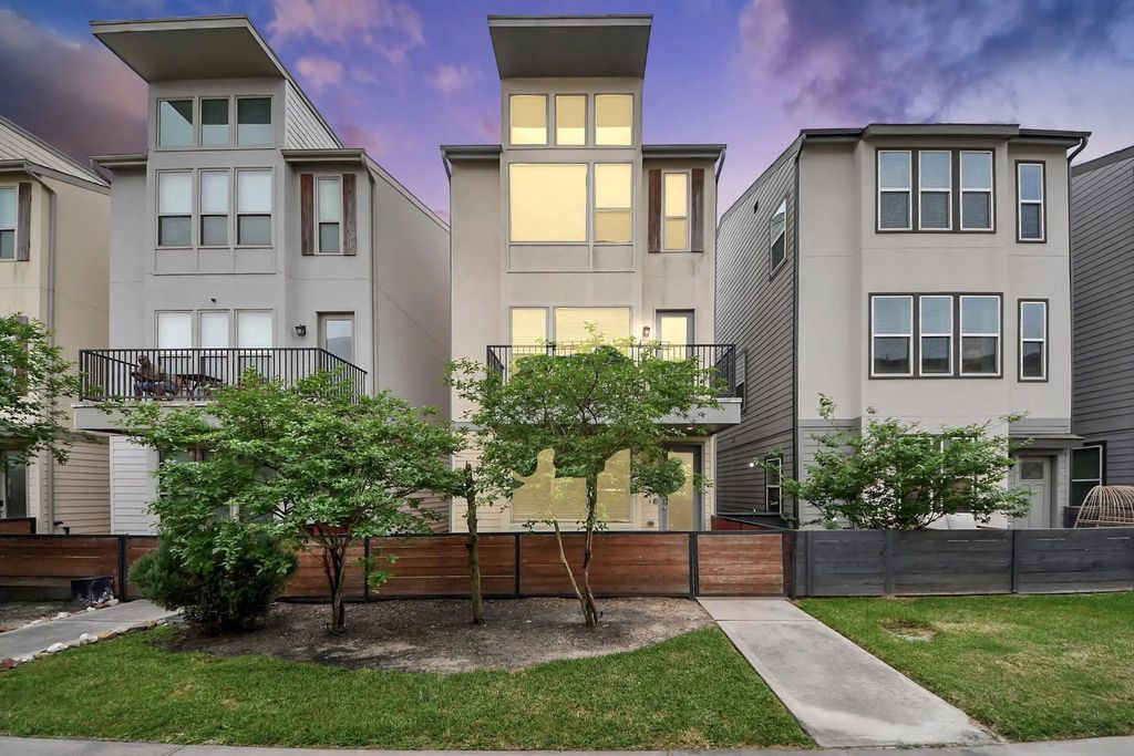 18527 Centro Row, Shenandoah