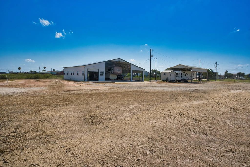 200 County Road 201, Sargent