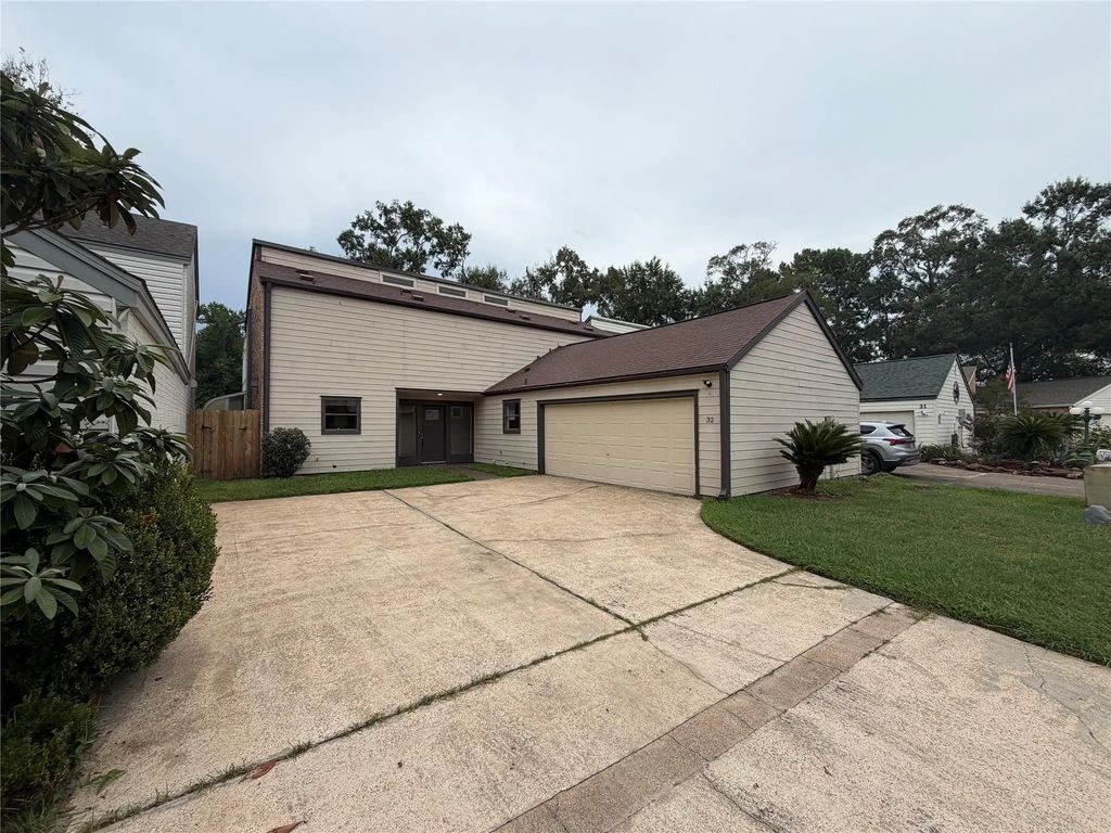 1746 Cloister Drive 32, Crosby