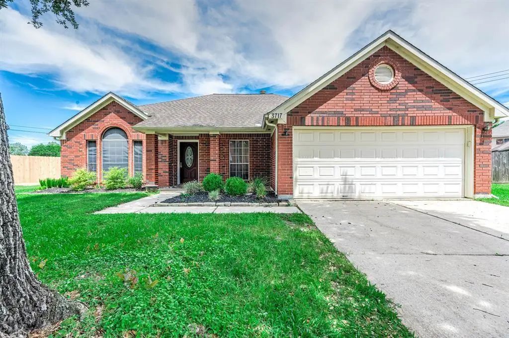 3717 Pin Oak Drive E, Pearland