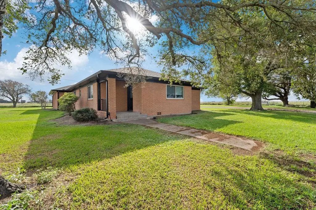 1342 County Road 426, El Campo
