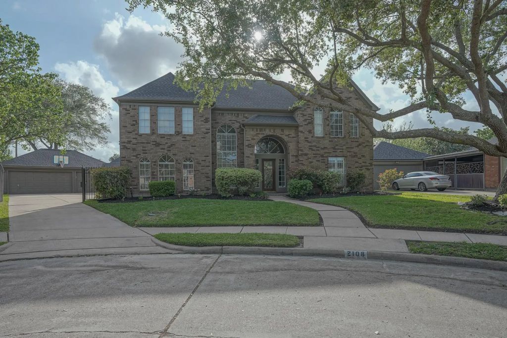 2108 Lakeway Drive, League City