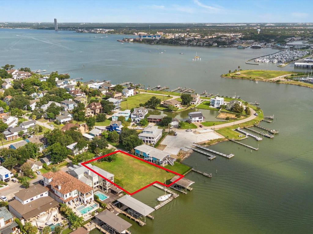 203 Blue Point Road, Clear Lake Shores