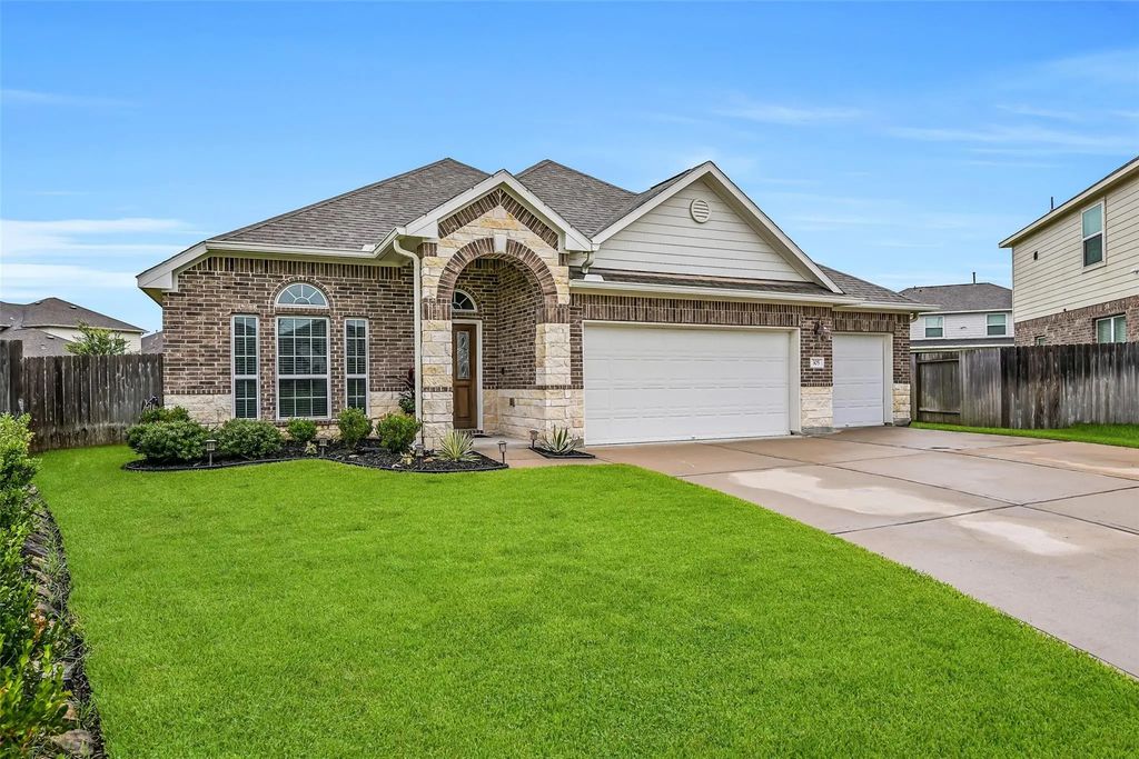 305 Bordeaux Court, Alvin