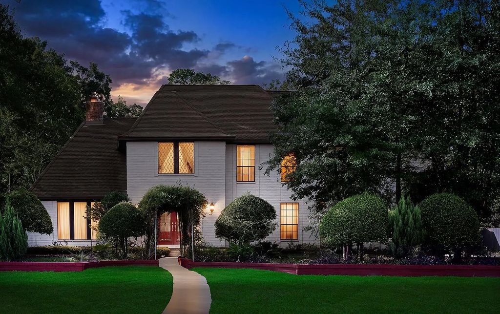 319 S Rivershire Drive, Conroe
