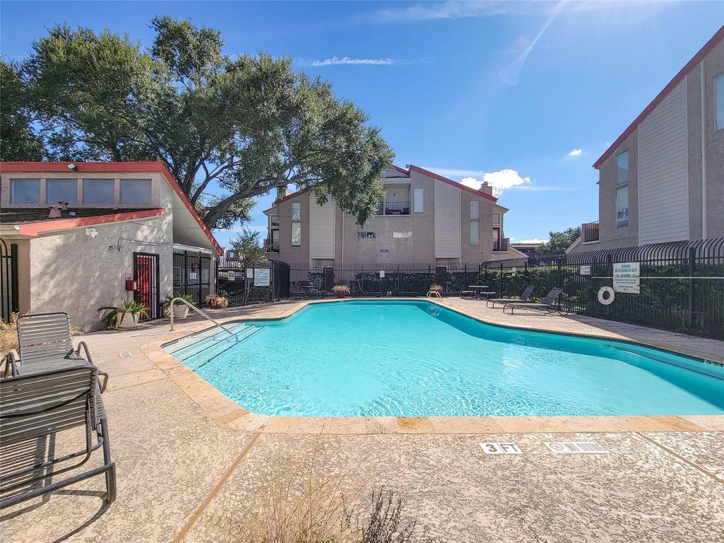 10855 Meadowglen Lane 810, Houston