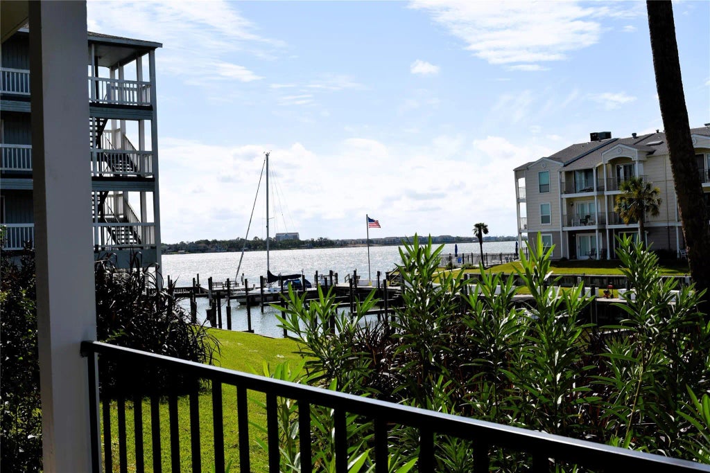 4011 Nasa Rd 1 406, Seabrook