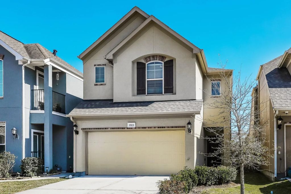 1923 Jara Court, Spring