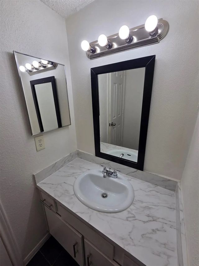 1516 Bay Area Boulevard B2, Houston