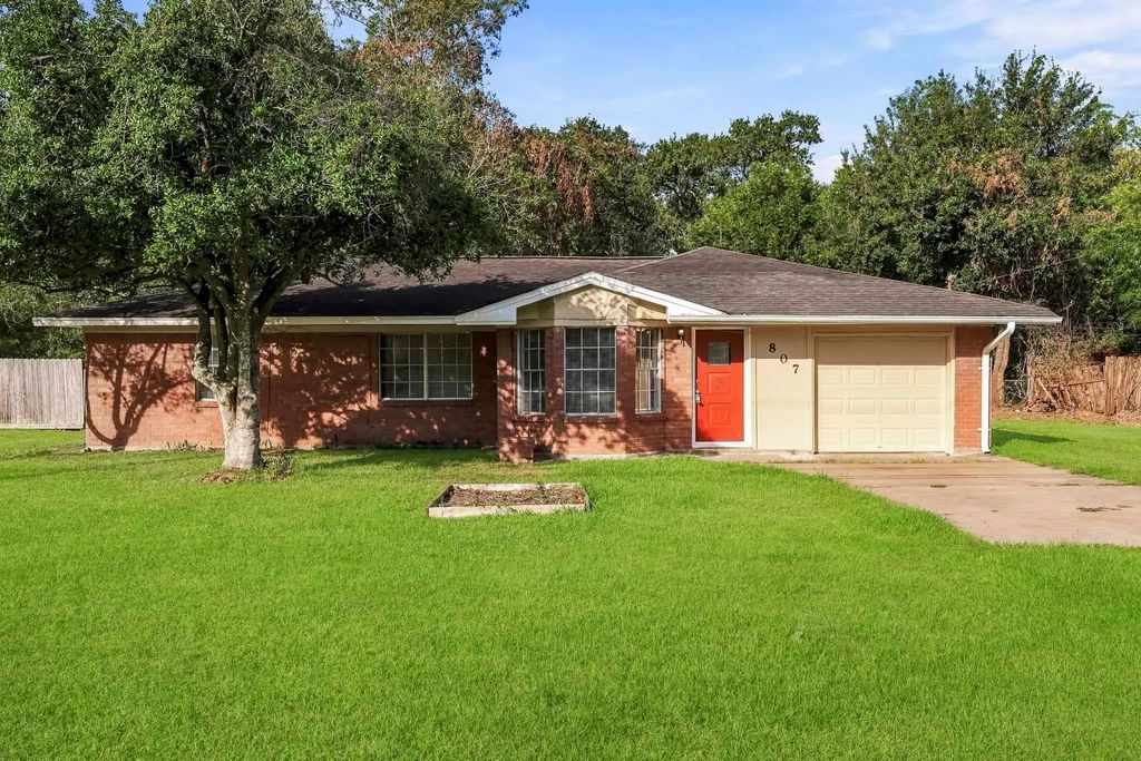 807 Texas Avenue, League City