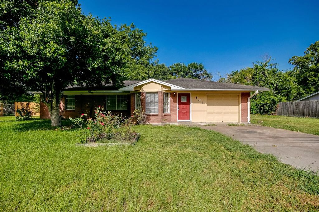 807 Texas Avenue, League City