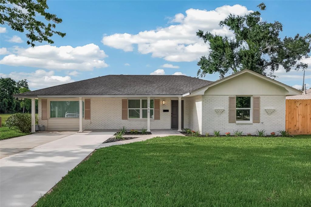 10966 Shadow Wood Dr, Houston