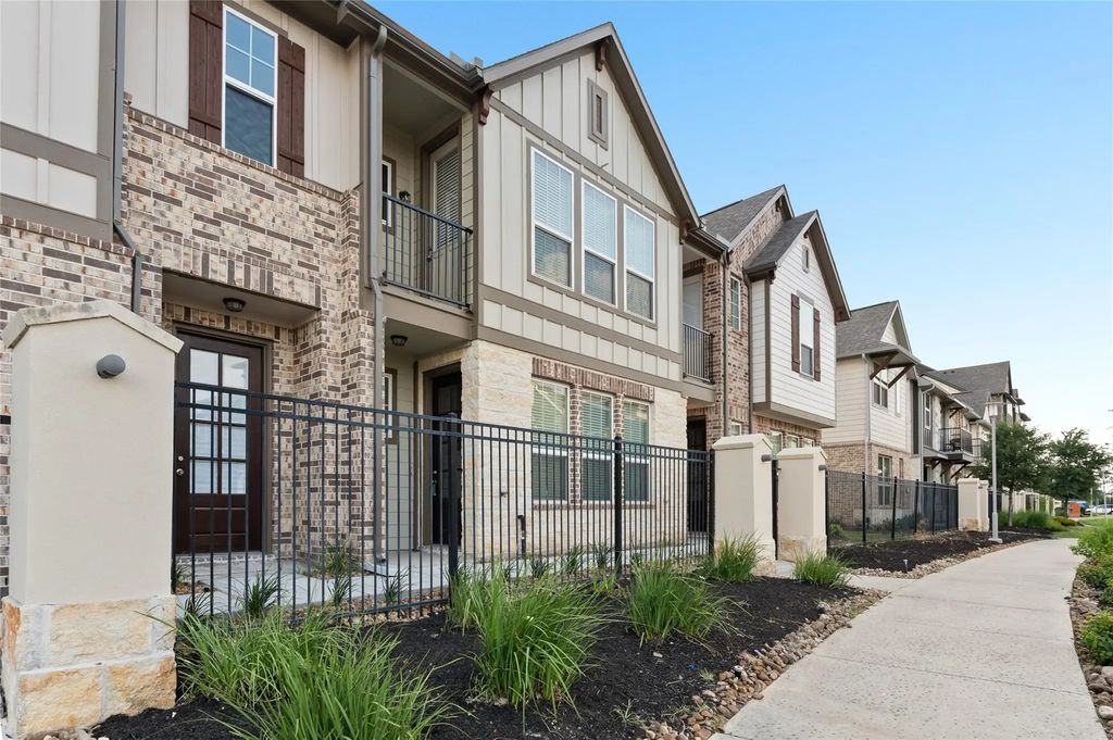 9511 Towne Lake Parkway, Cypress