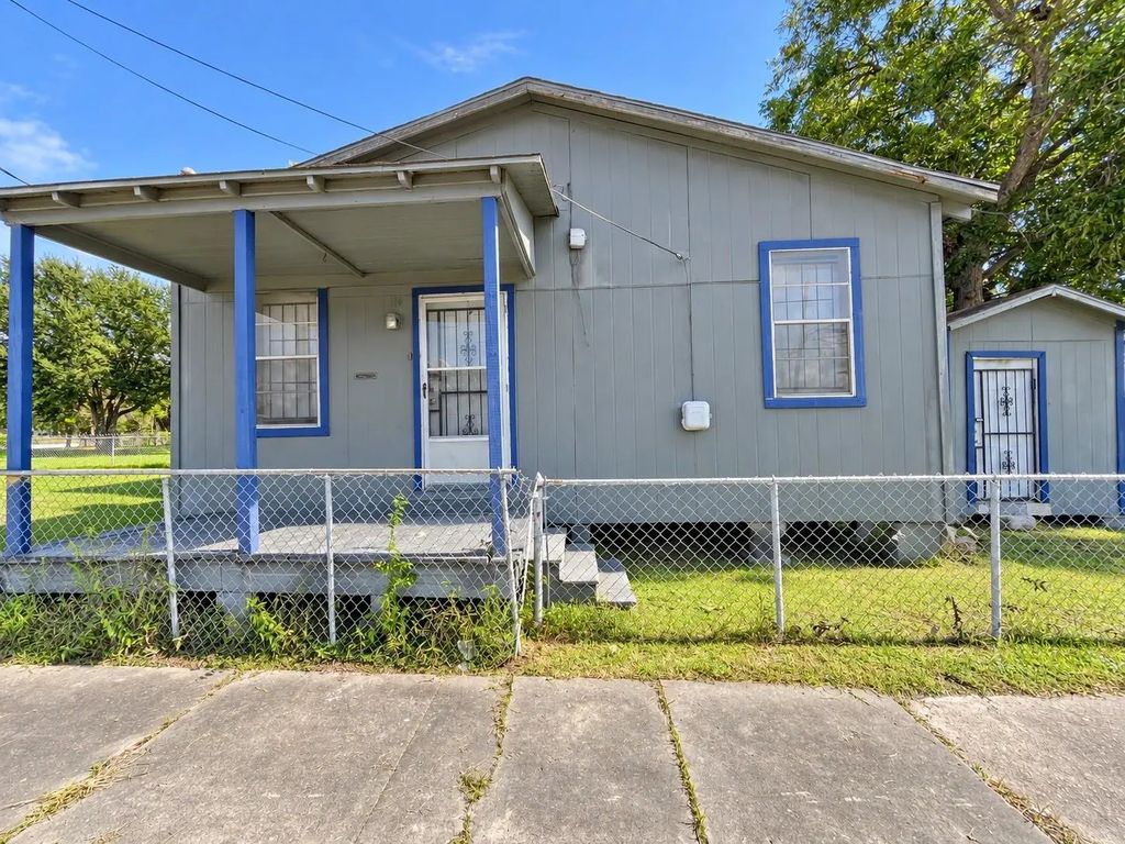 114 W 15th Street, Port Arthur