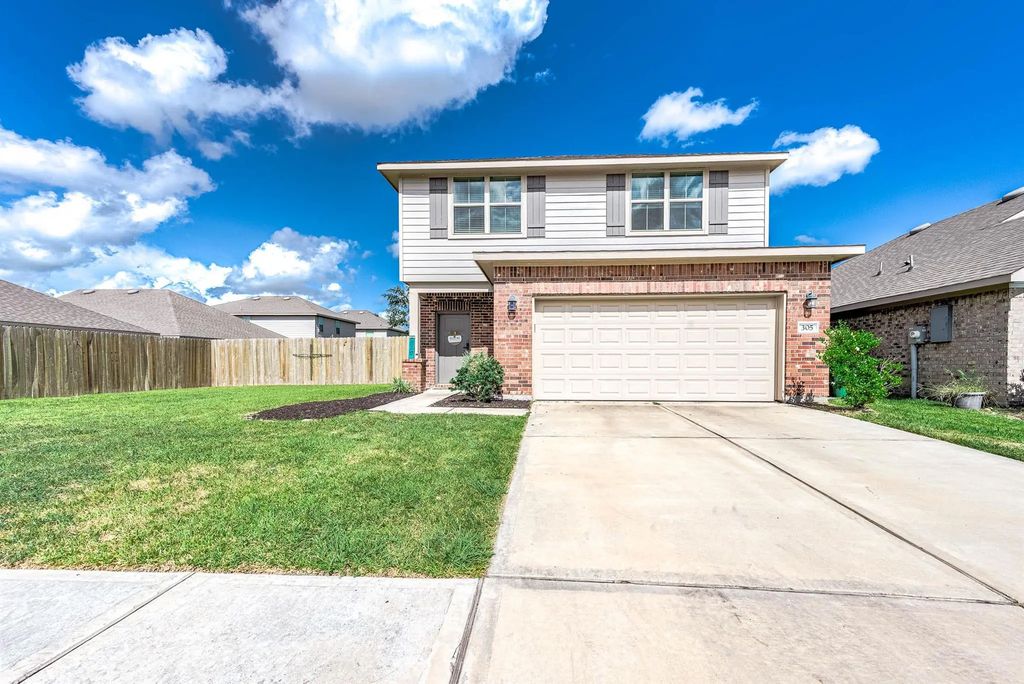 305 Bryan Way, Angleton