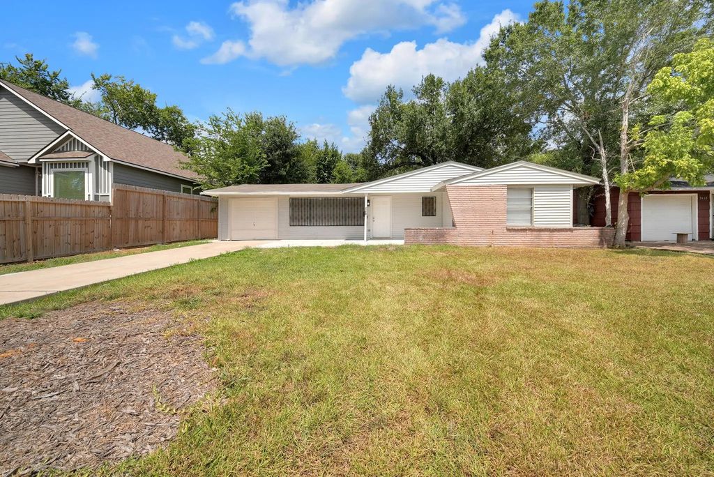 5831 Lyndhurst Street, Houston