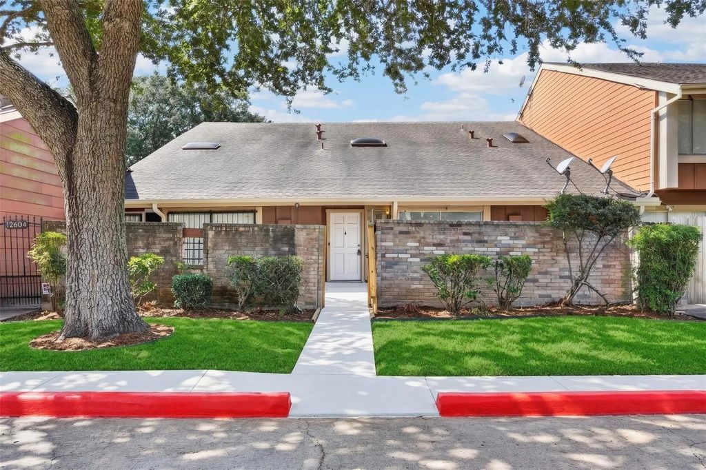 12606 Newbrook, Houston