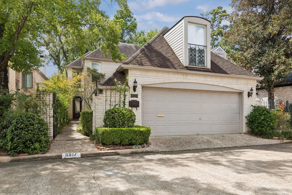 9517 Bayou Brook Street, Houston