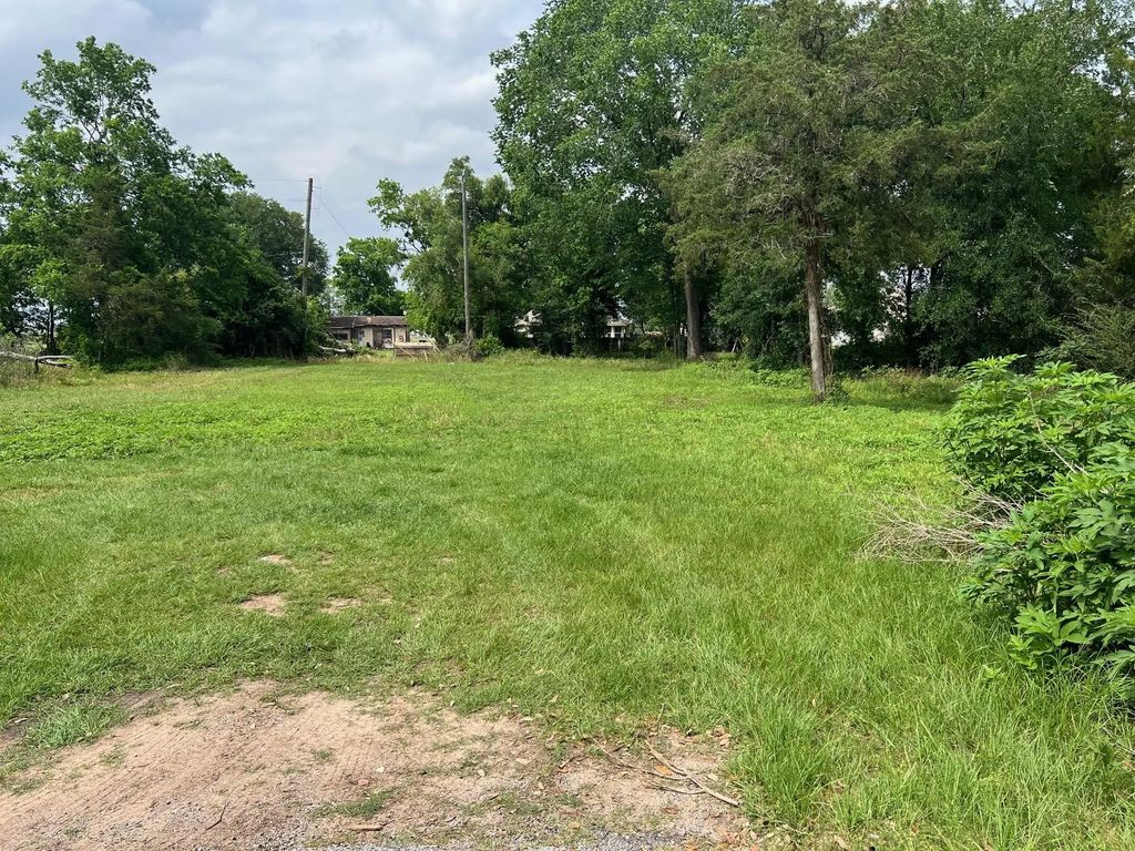 Avenue B Avenue, Brookshire