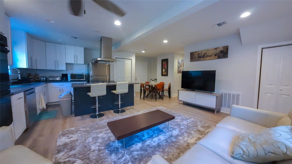 10326 Meadow Lake Ln Lane, Houston