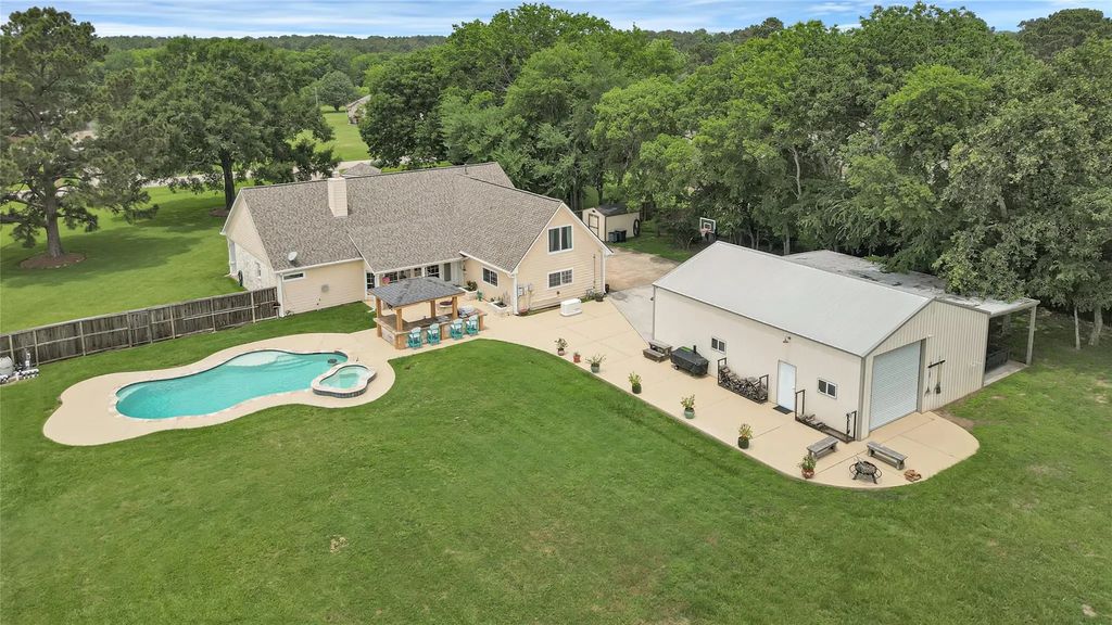 13514 Jbk Memorial Drive, Willis