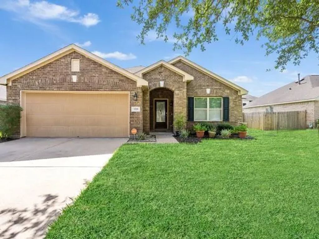 1519 Brook Hollow Drive, Pearland