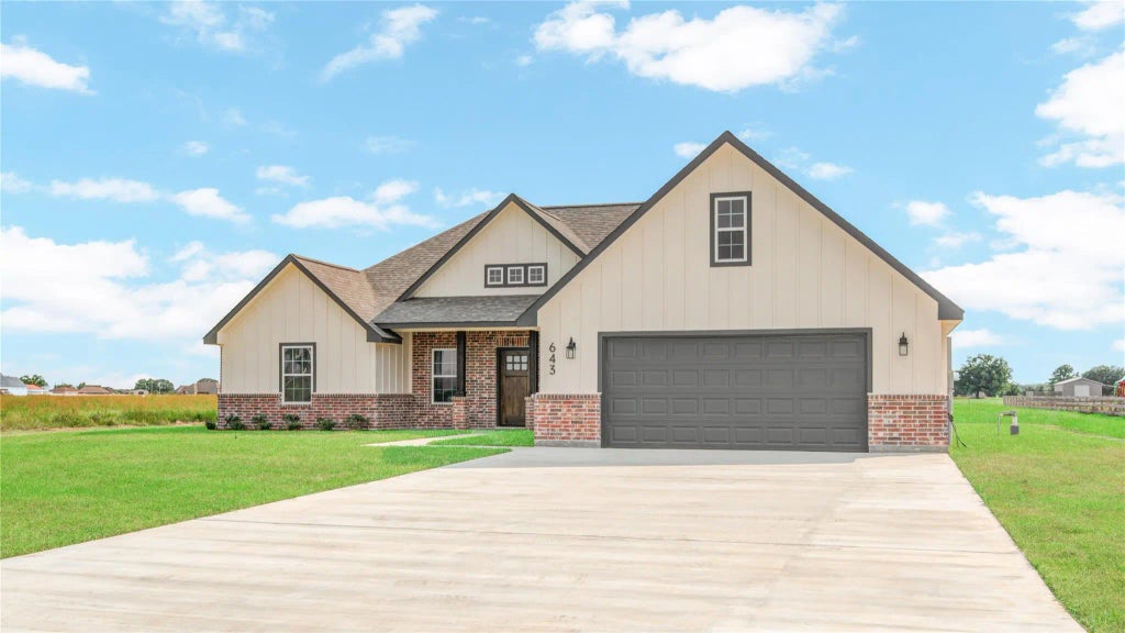 643 Longhorn Trail, Angleton