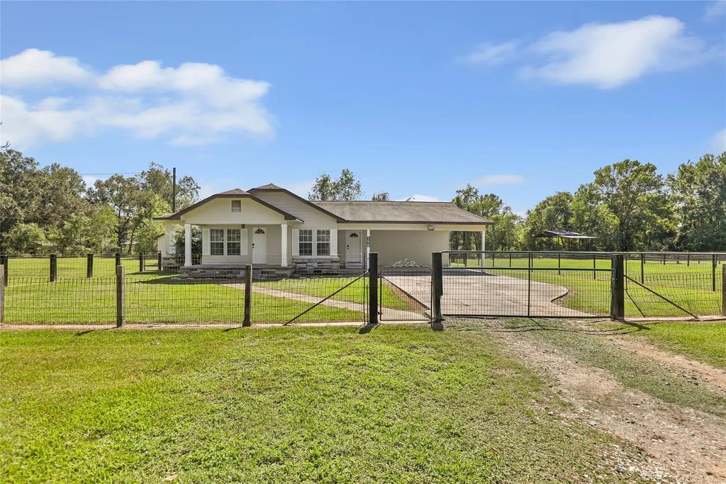 198 County Road 2010, Hardin